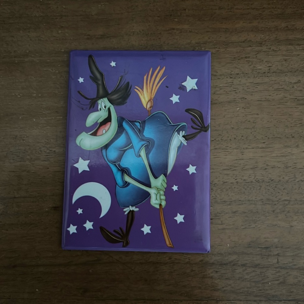 Witch hazel magnet